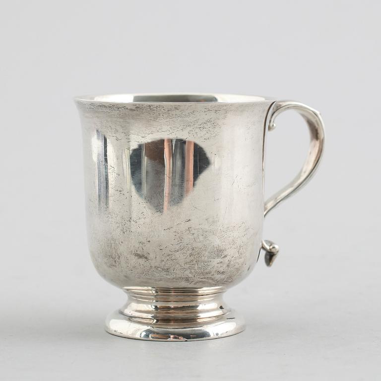 MUGG, silver, London 1912. Vikt ca 130 gram.