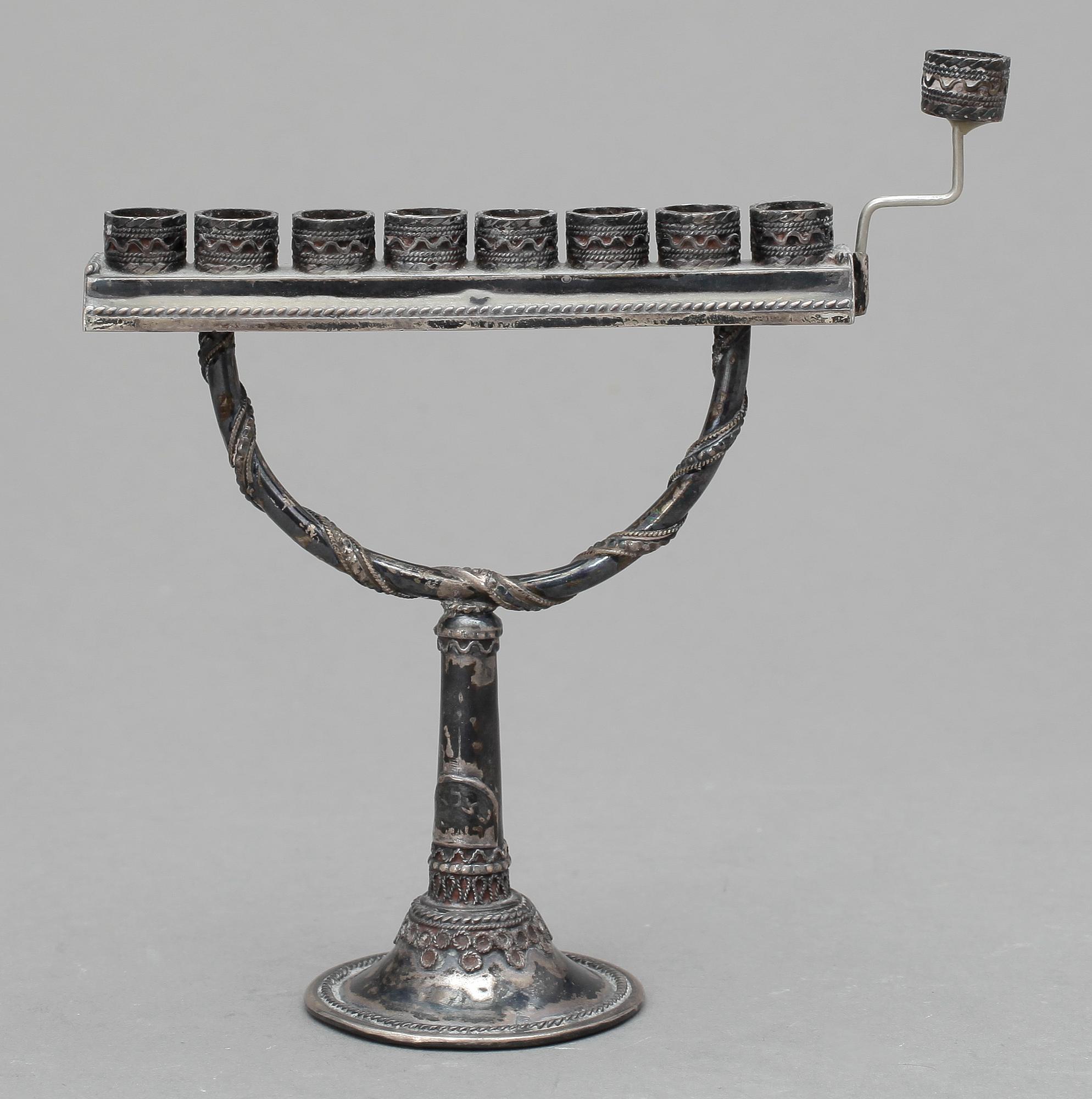 LJUSSTAKE, sterlingsilver, Menorah, 1900-tal. Vikt ca 43g.