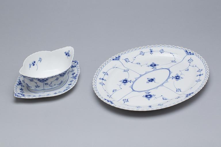 SERVIS, ca 65 delar. Musselmalet. Royal Copenhagen, Danmark.