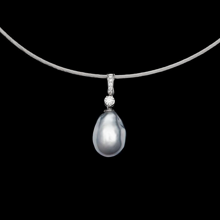 A cultured South sea pearl pendant, 13.5x20mm, with brilliant cut diamonds tot. app. 0.50 ct.