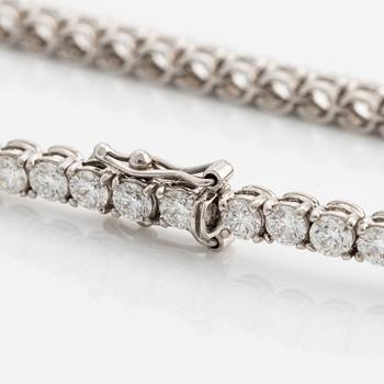 Tennisarmband, 18K vitguld med briljantslipade diamanter.