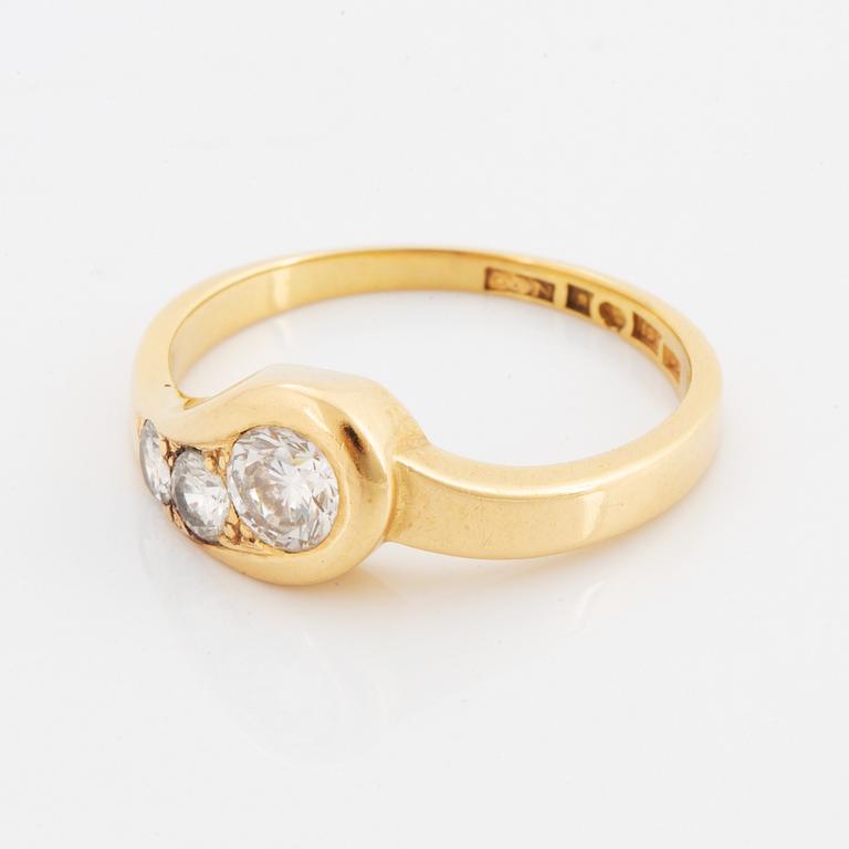 Ring with three brilliant-cut diamonds, total ca 0.65 ct. Rolf Sonderegger Guldsmedsverkstad, Köping, 1988.