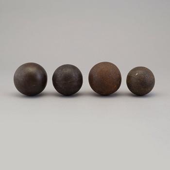 Four iron balls, 18th/19th century.