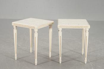 SIDOBORD, ett par gustaviansk stil, 1900-talets andra hälft.