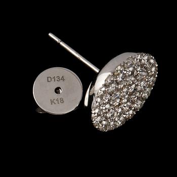 A pair of brilliant cut diamond earrings, tot. 1.34 cts.