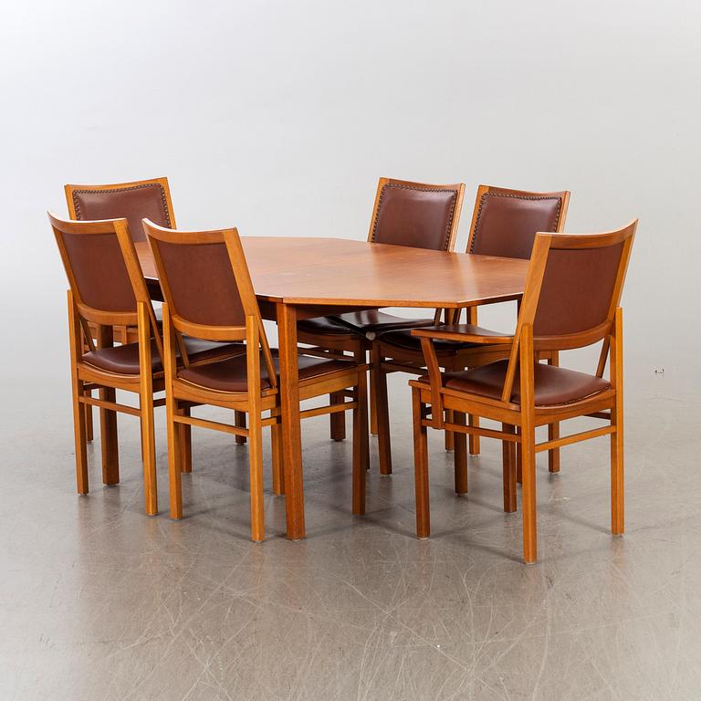 A DINNER TABLE MID 20TH CENTURY.