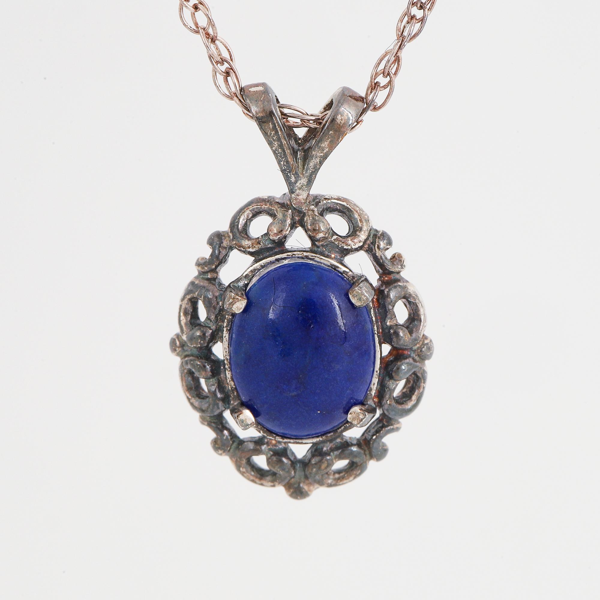 KEDJA MED HÄNGSMYCKE  silver med en oval lapis lazuli.