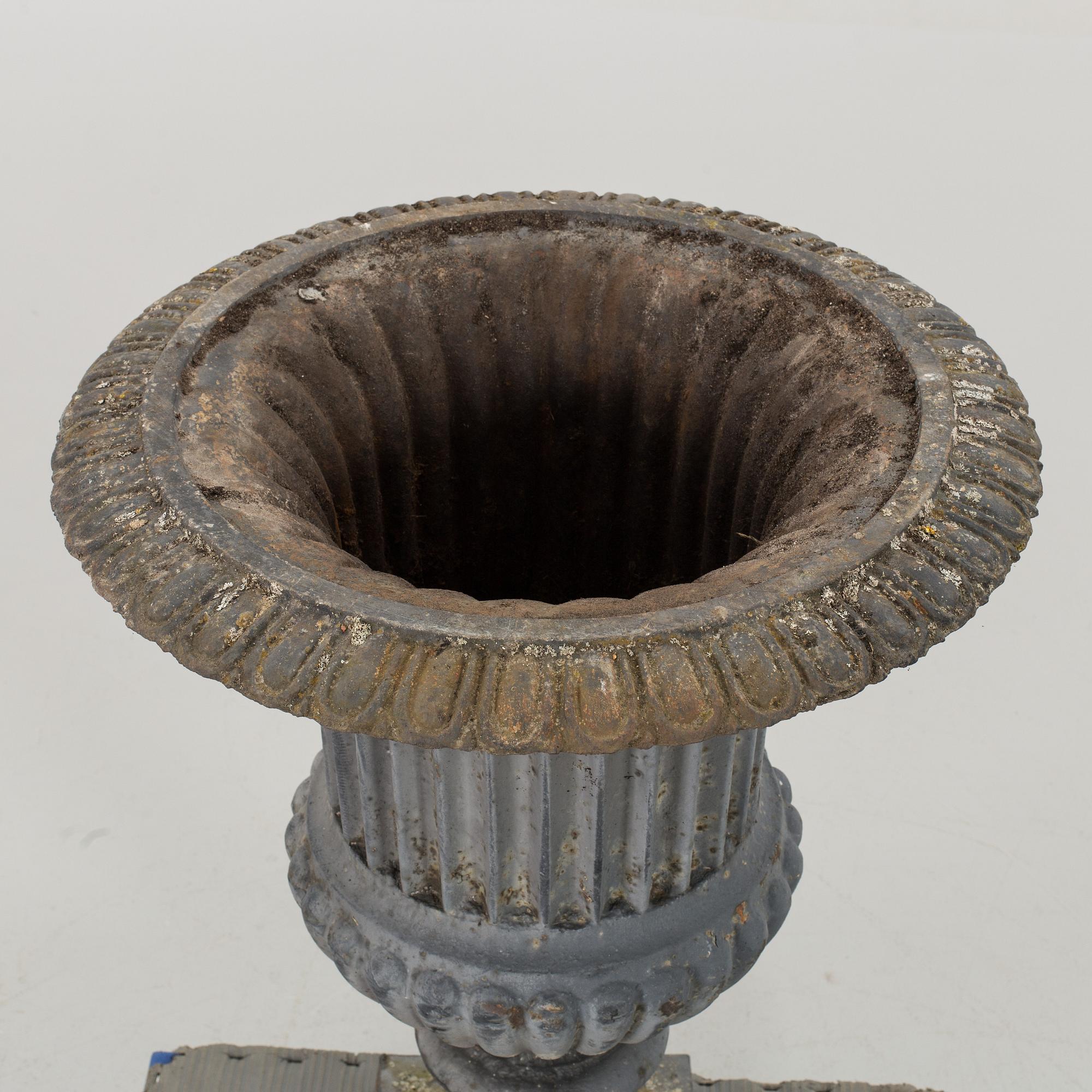 TRÄDGÅRDSURNA, gjutjärn 1900-tal.