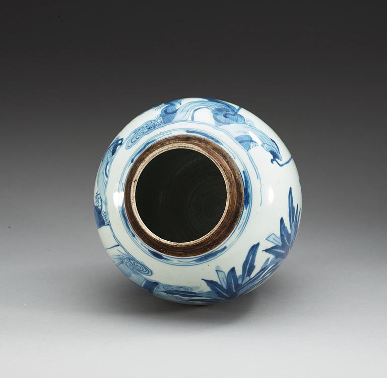 A blue and white jar, Qing dynasty, Kangxi (1662-1722).