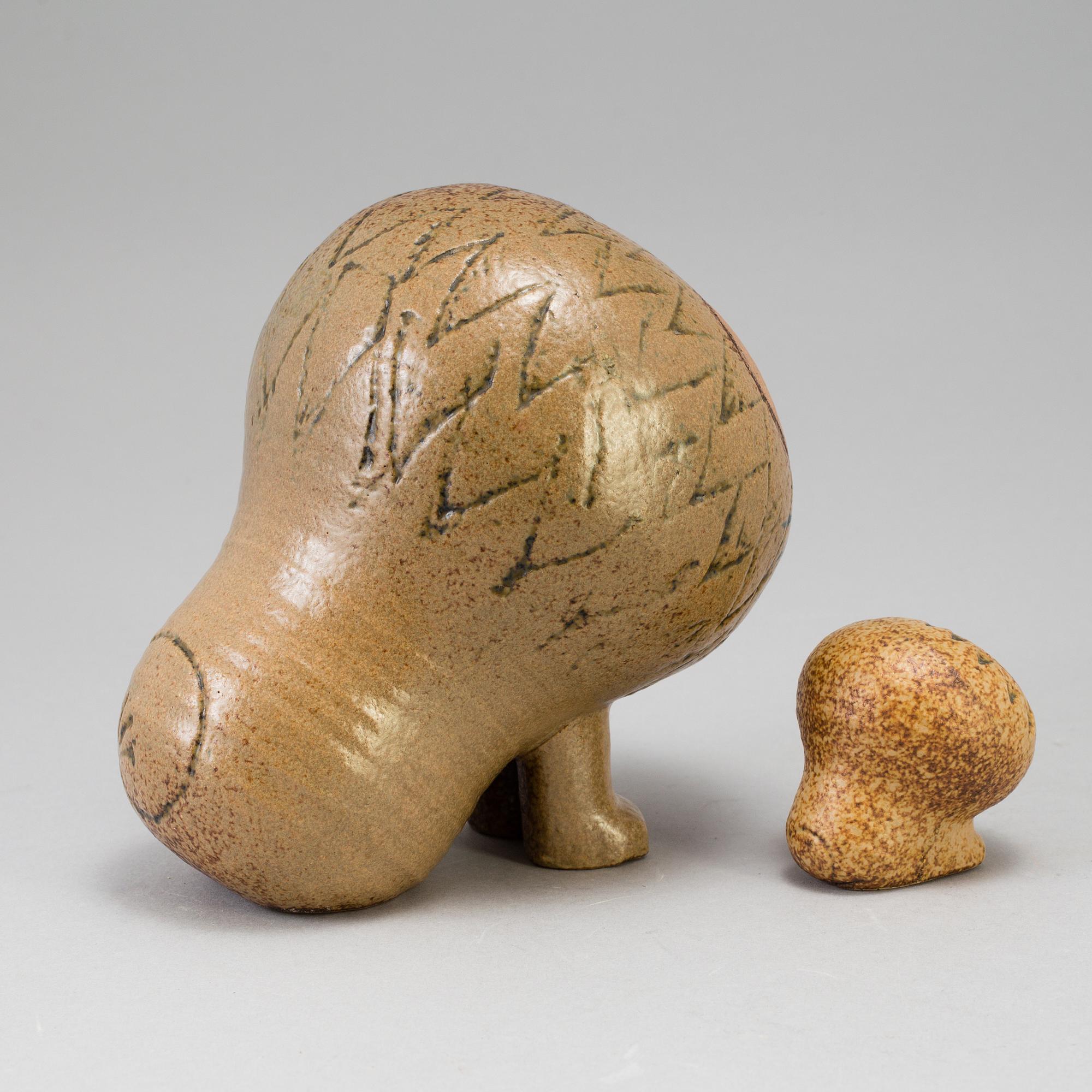 2 stoneware figurines by Lisa Larson for Gustavsberg. Lions of the "Afrika" series, produced from 1968 thru 1975.