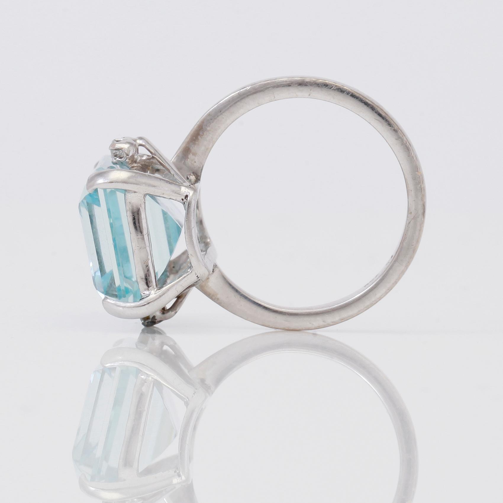 RING, akvamarin ca 8,00 ct, 4 briljantslipade diamanter.