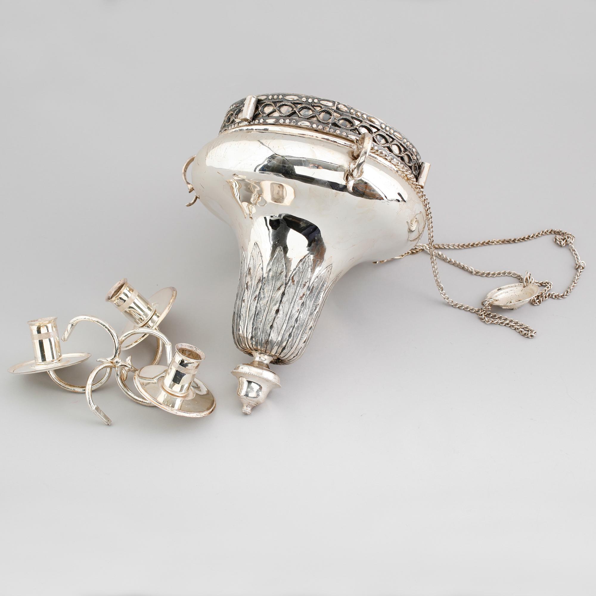 TAKAMPEL, nysilver, gustaviansk stil, 1900-talets första hälft. Höjd ca 65 cm.