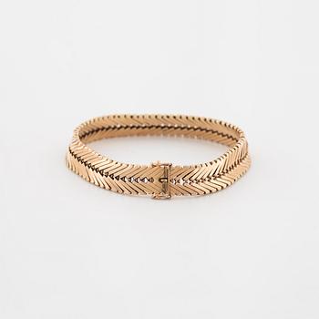 A bracelet.
