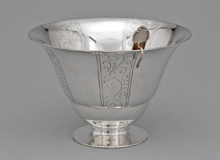 SÅSSKÅL med SÅSSLEV, silver, GAB, Stockholm 1930 resp 1963. Tot vikt 389 g.