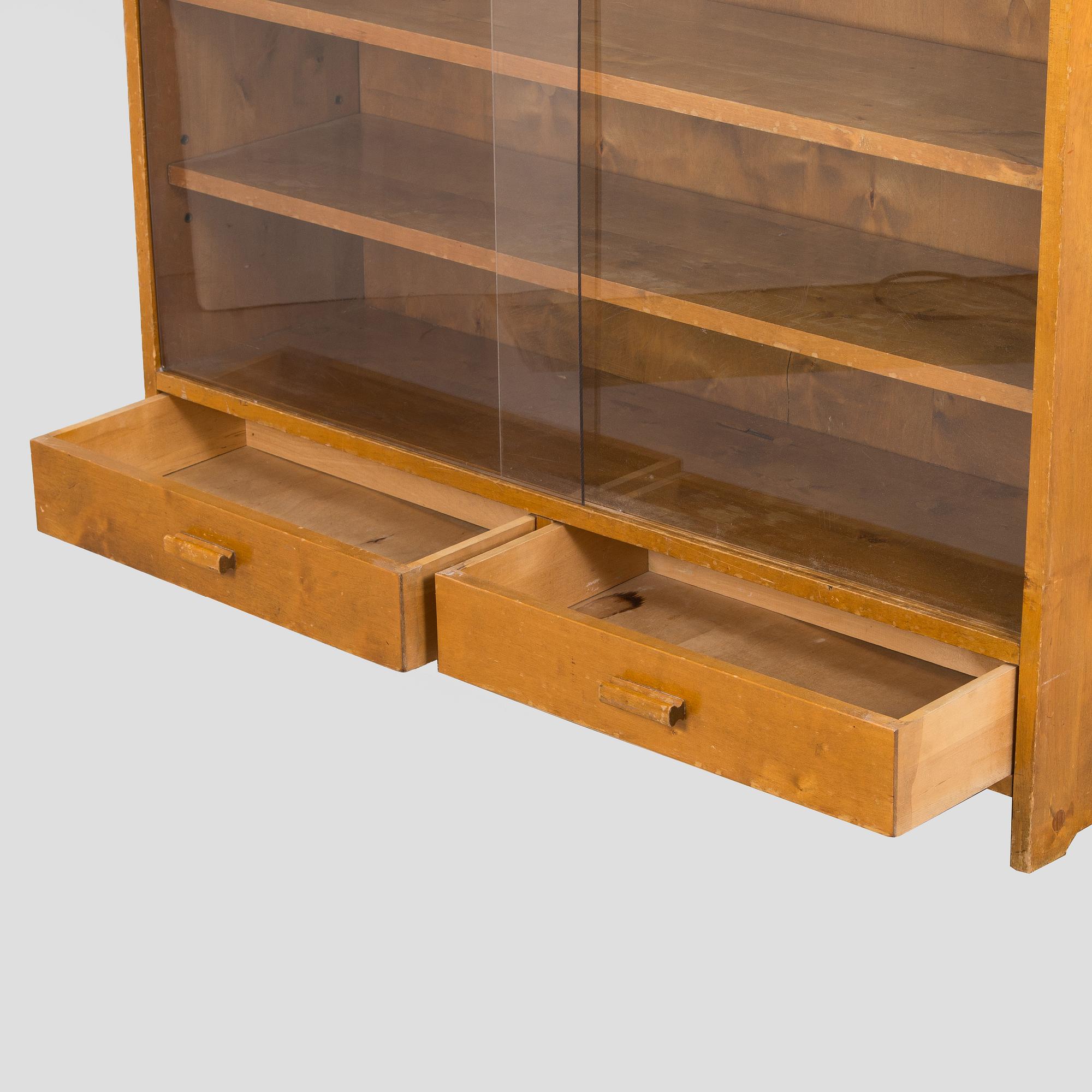 A 1940s.bookcase.