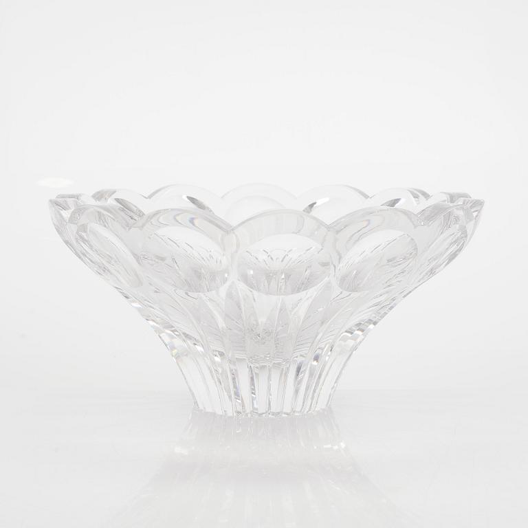 Aimo Okkolin, A cut crystal glass vase, bowl, model 6553, signed Aimo Okkolin Riihimäen Lasi oy.
