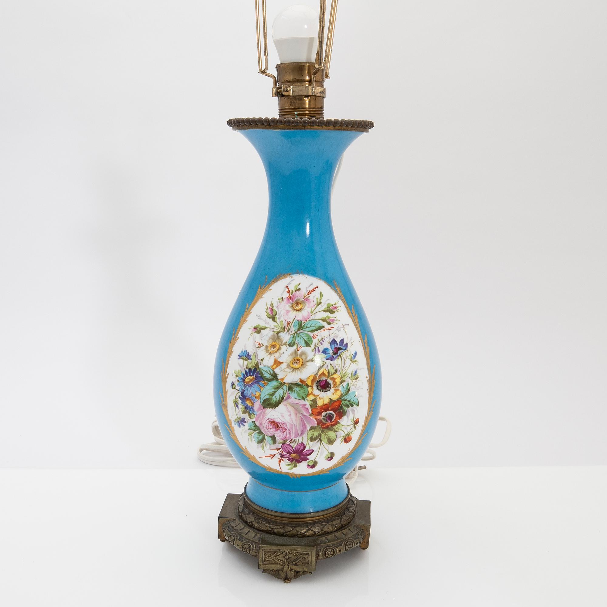 Table lamp, porcelain, first half of the 20th century.