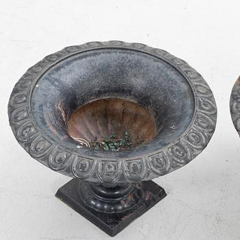 Garden urns, a pair, later part of the 20th century.
