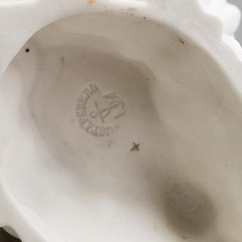 A PAIR OF PARIAN BOWLS AND PAPER WEIGHTS, Gustafsberg, ca 1900.