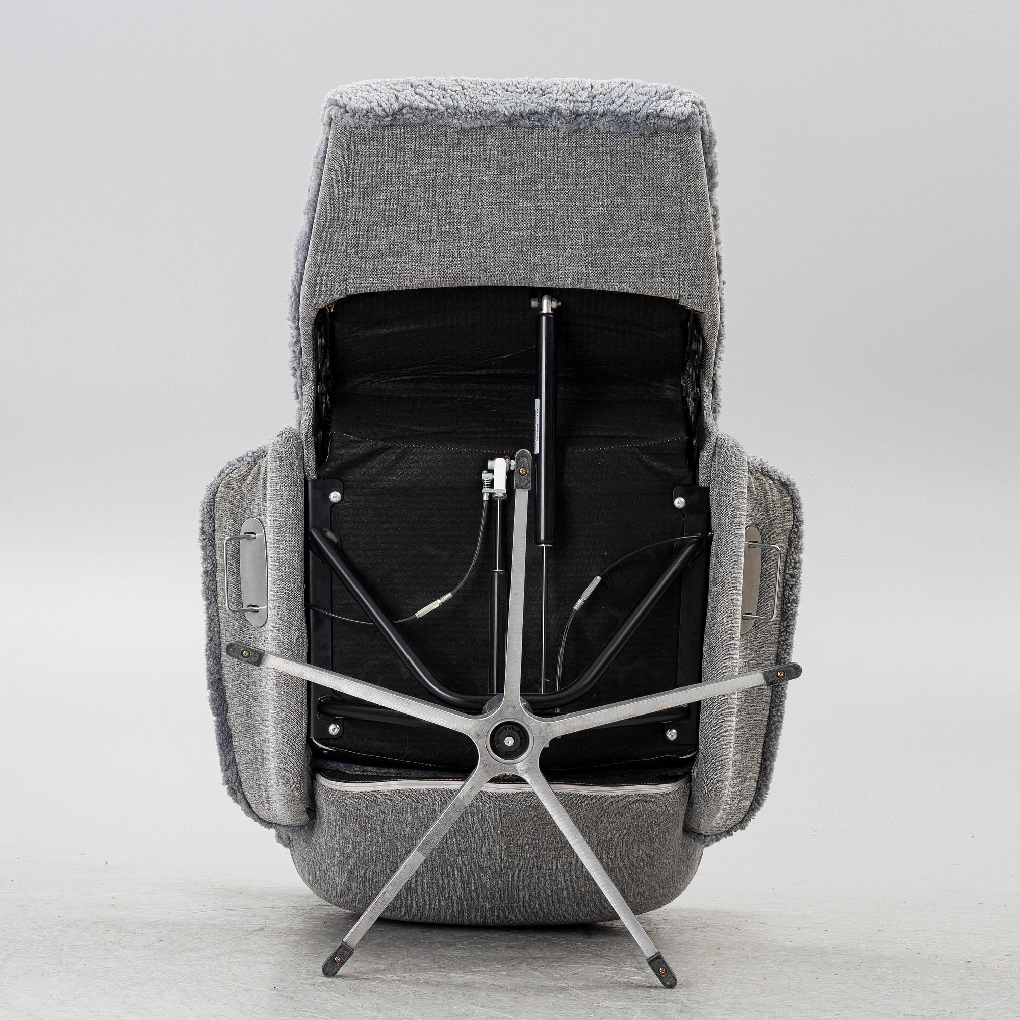 A 'Master' recliner, Conform.