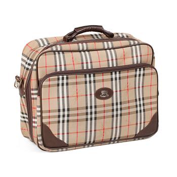 388. BURBERRY, a weekend bag.