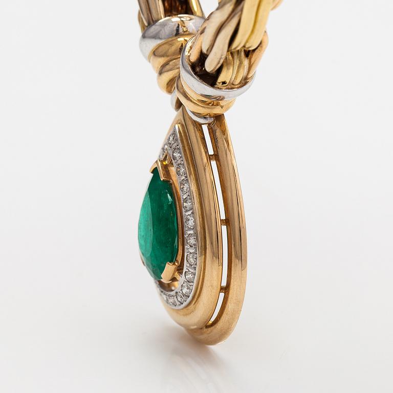 An 18K gold necklace with an emerald and brilliant-cut diamonds ca. 0.48 ct in total. Erkki Nupponen, Helsinki 1995.