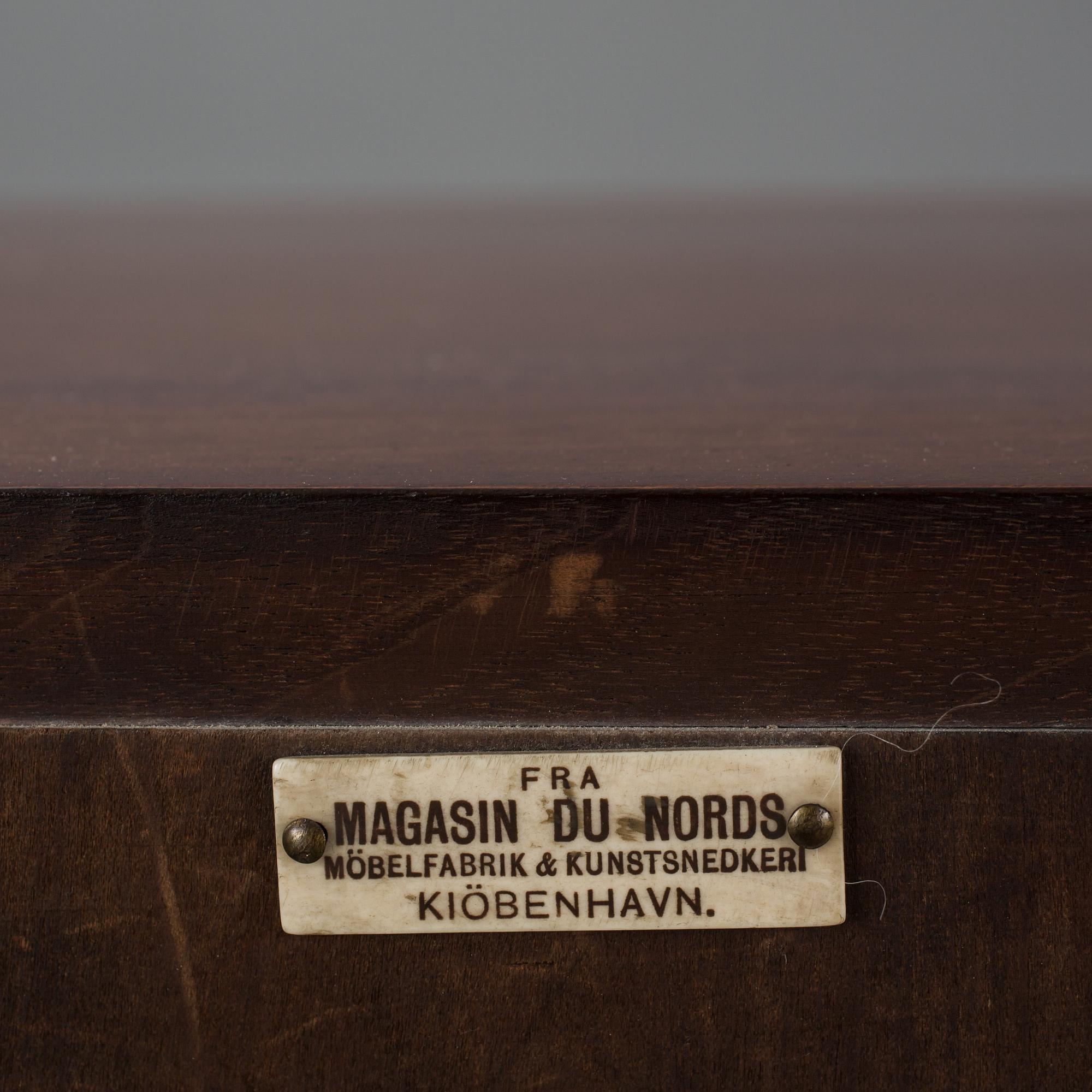 SKÅP, Magasin du Nord´s Möbelfabrik, Köpenhamn. 1900-talets början.