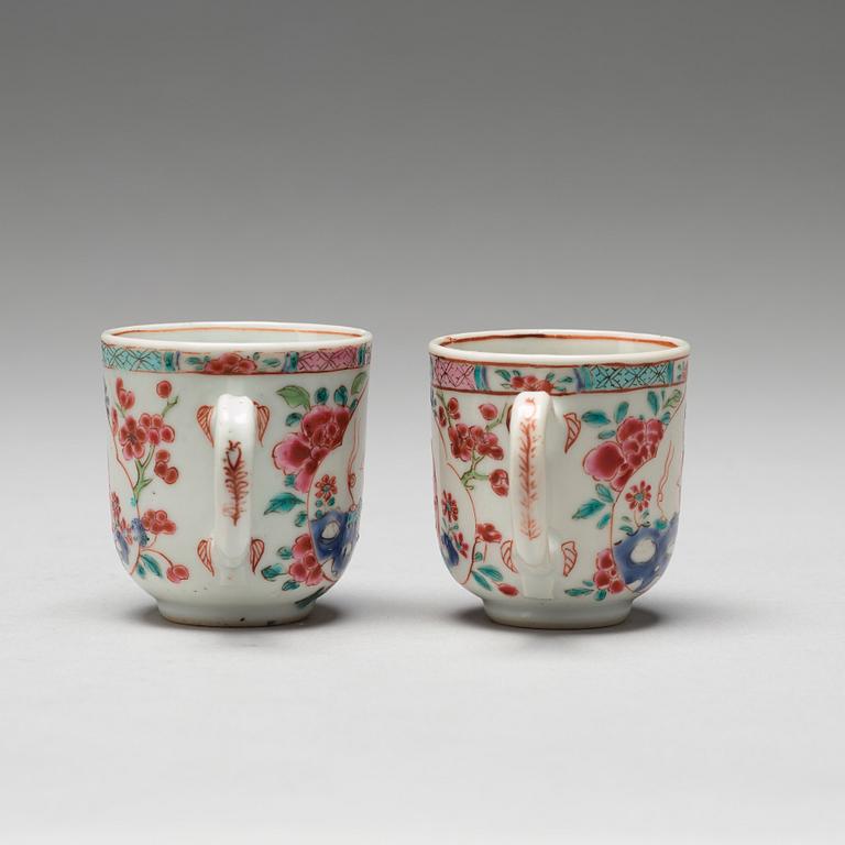 A pair of famille rose cups with dishes, Qing dynasty, Yongzheng (1723-35).