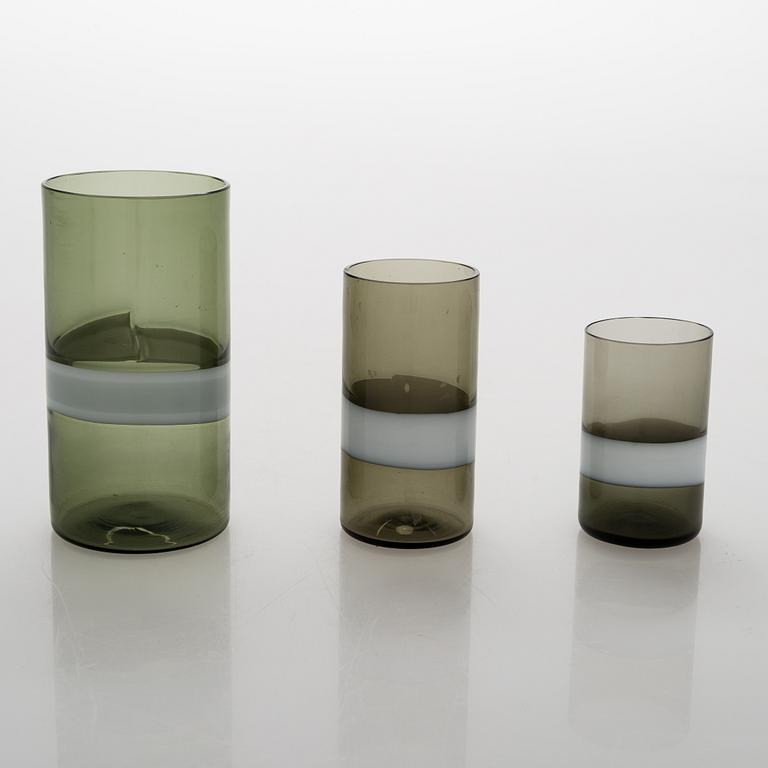 A glass carafe with 9 drinking glasses. The carafe signed Venini, Murano ITALIA.