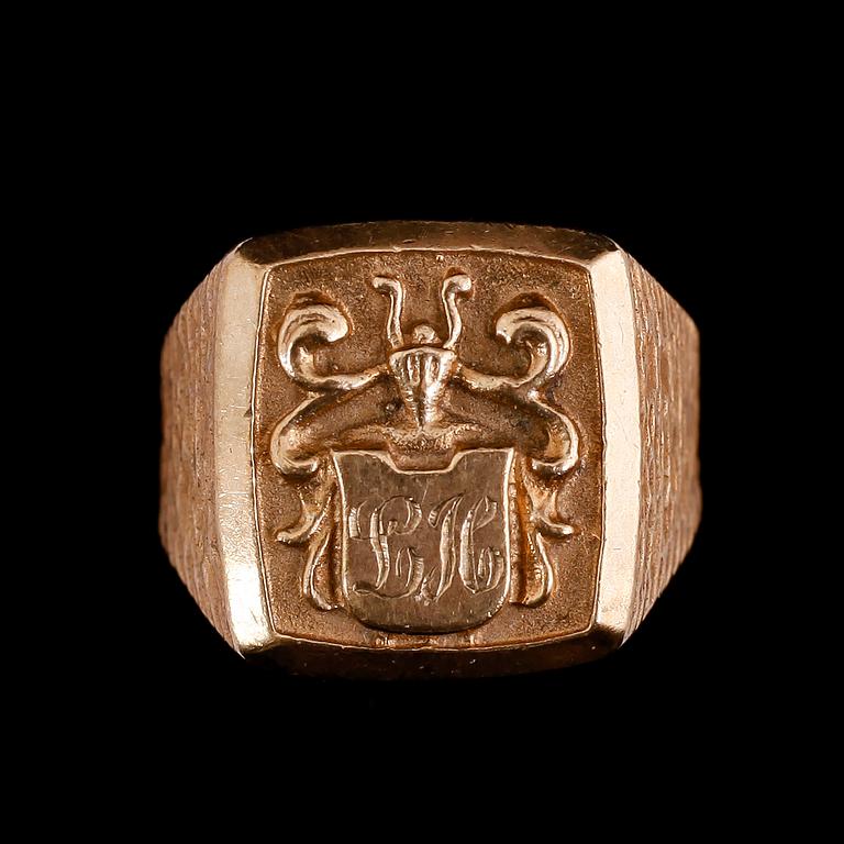 RING, 14 k guld. Vikt 8 g.
