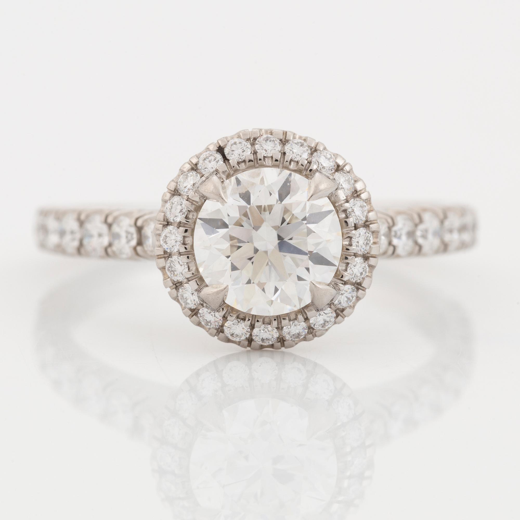 Cartier, round brilliant cut diamond ring, 1,04 carat. GIA  report.