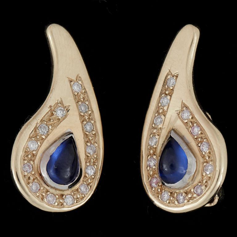 ÖRONCLIPS, ett par, guld 18k, diamanter, tot ca 0,52 ct. Vikt ca 14 gram.