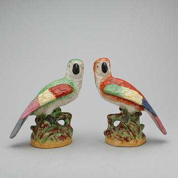 FIGURINER, ett par, fajans, England, 1800-tal.