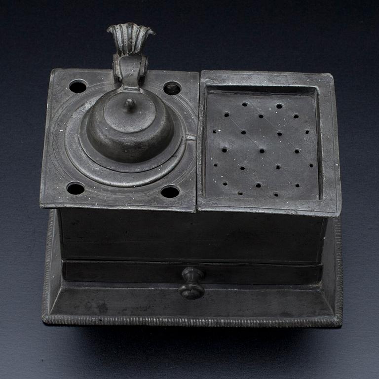 SKRIVSTÄLL, tenn, mästarstämpel M.I, Belgien/Holland 1700-talets slut.