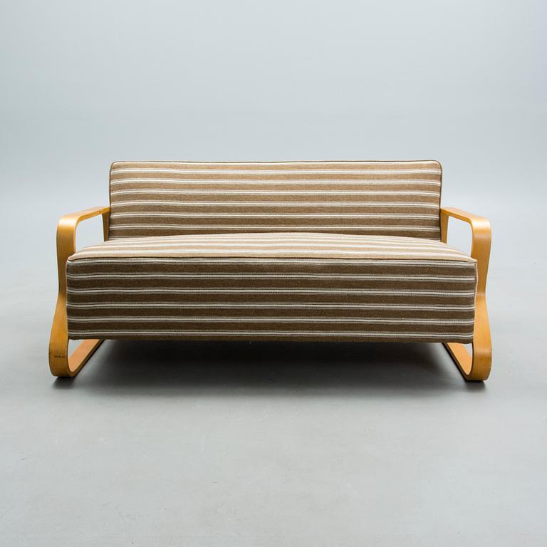 ALVAR AALTO, SOFA 554. Artek. 1940´s.