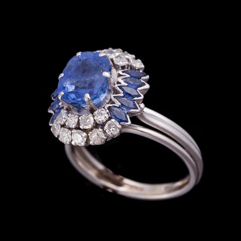 A RING, white gold, sapphires, diamonds. Weight c. 7.4 g.