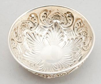 SKÅL PÅ FOT, silver, Sheffield 1903. Vikt ca 218 g.