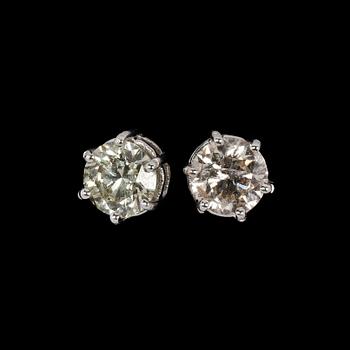 1036. EARSTUDS, pair of brilliant cut diamonds, tot. 2.20 cts.