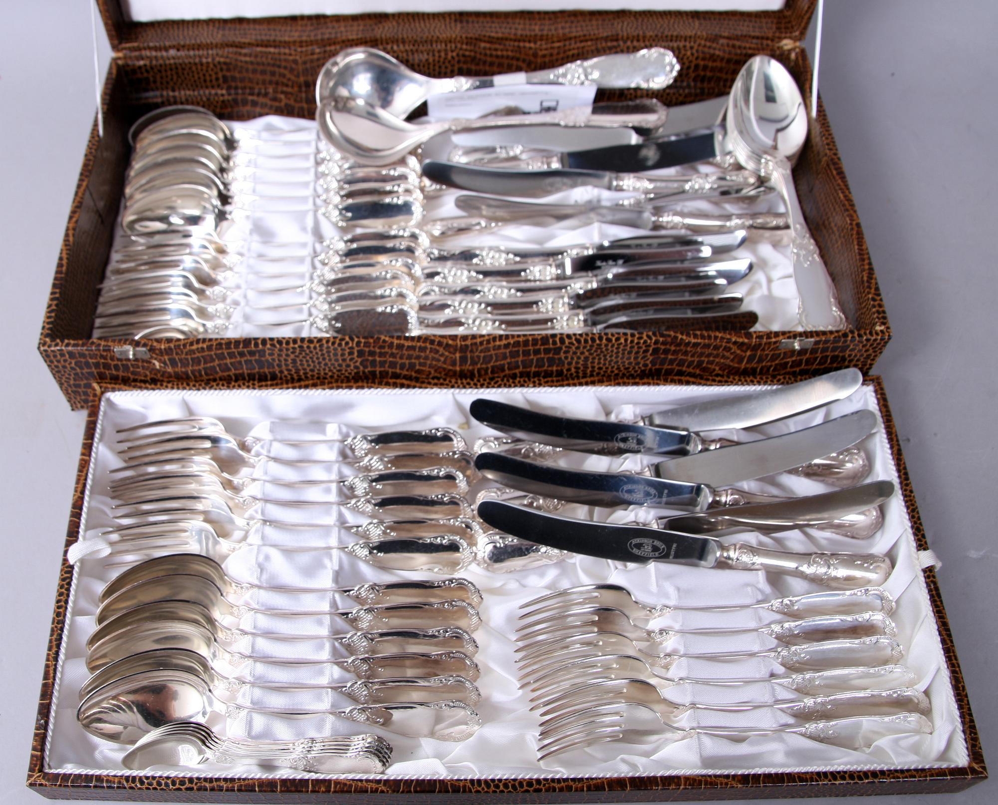 BESTICK, 61 delar, uppsättning i etui, nysilver.