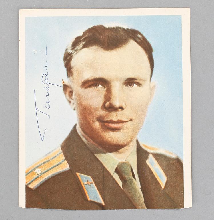 YURI GAGARIN (1934-1968), egenhändig namnteckning.