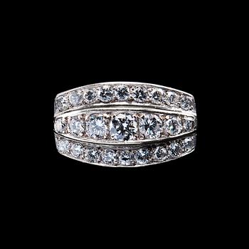 125. A RING, brilliant cut diamonds c. 0,72 ct, H/vs.