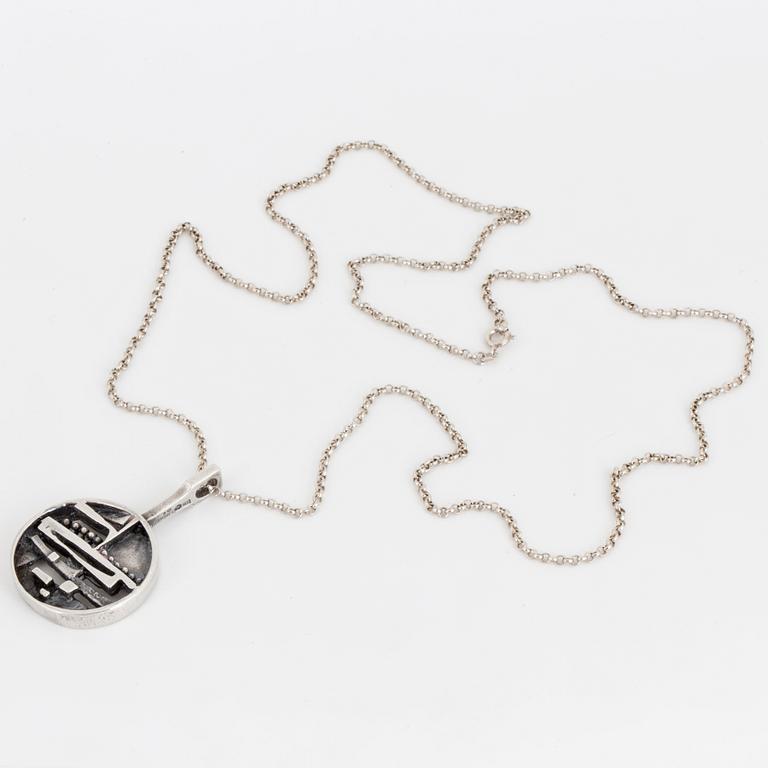 A JORMA LAINE PENDANT with chain, silver. Kultateollisuus, Turku Finland 1973.