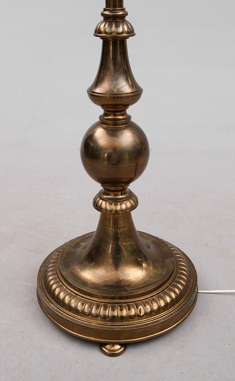 GOLVLAMPA, 1900-talets första hälft.