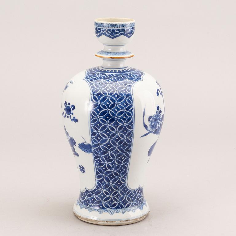 Vas, porslin. Qingdynastin, Kangxi (1662-1722).