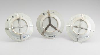 TALLRIKAR, 3 st snarlika, porslin, Kina, Qianlong 1736-1795.