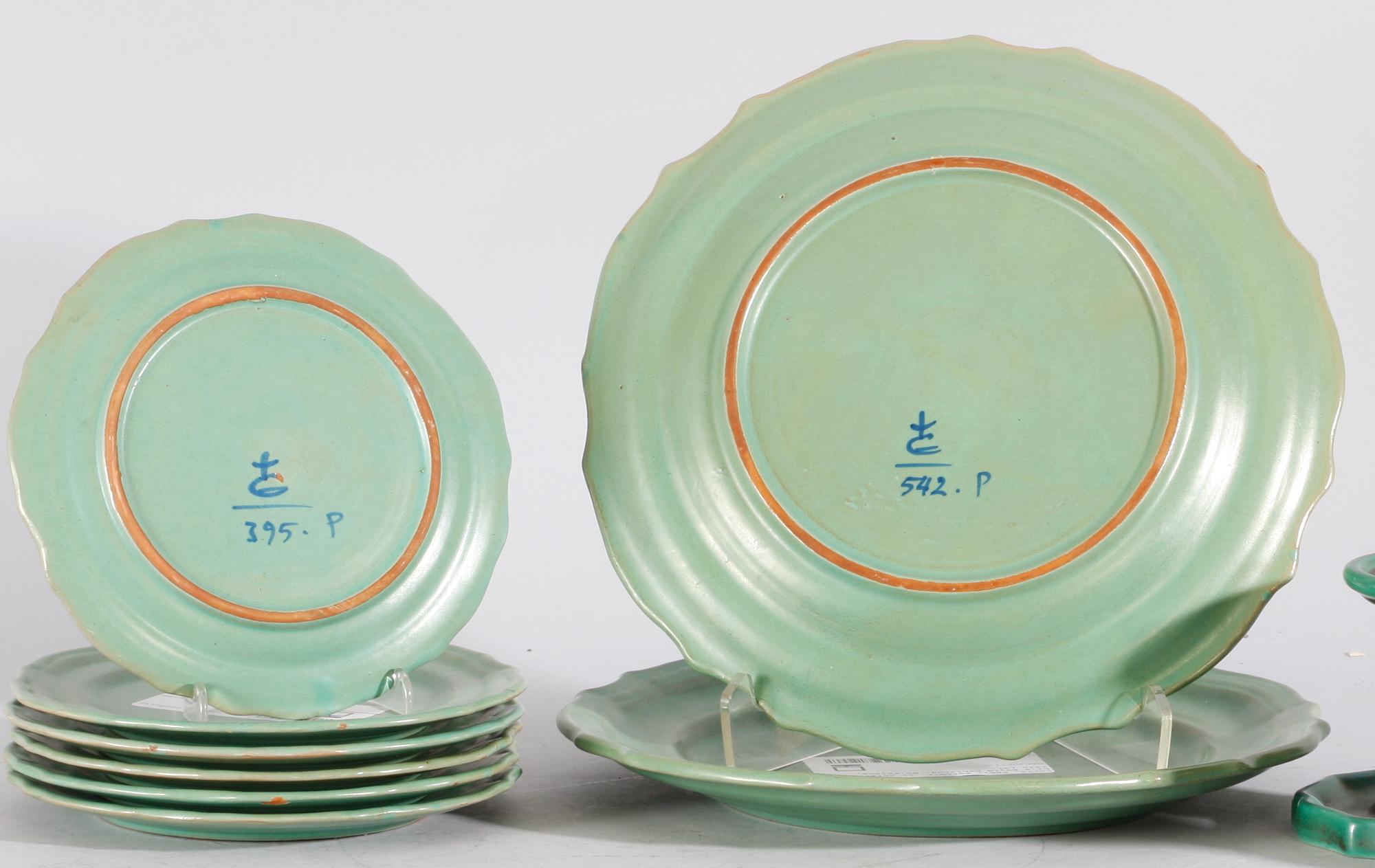 PARTI KERAMIK, 11 delar, bl.a Ewald Dahlskog, Bo Fajans. 1930-tal.