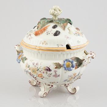 A creamware tureen, Rörstrand, 1920-1938.