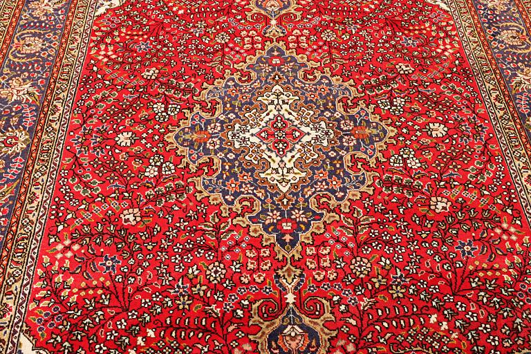 A Tabriz carpet, c 295 x 198 cm.
