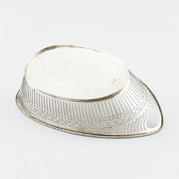 A silver bread basket from the Netherlands, 1924.