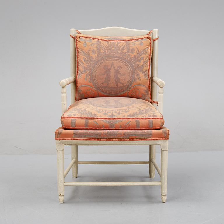 A painted armchair, presumably late 18th century or around the year 1800.